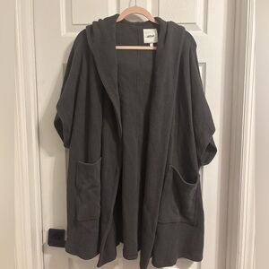 AERIE Hooded Short Sleeve Oversized
Cardigan Poncho medium dark grey EUC